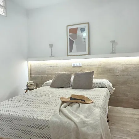 Holidays Center, Cristianos